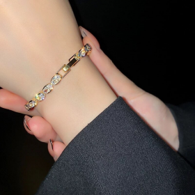 Oval stone bracelet